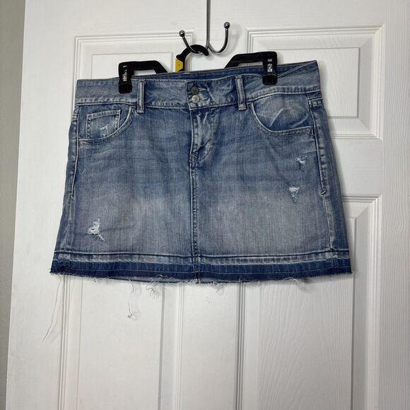 Old Navy Y2K Distressed Denim Mini Skirt Raw Hem Size 12 Blue Wash Button Front - Picture 1 of 9